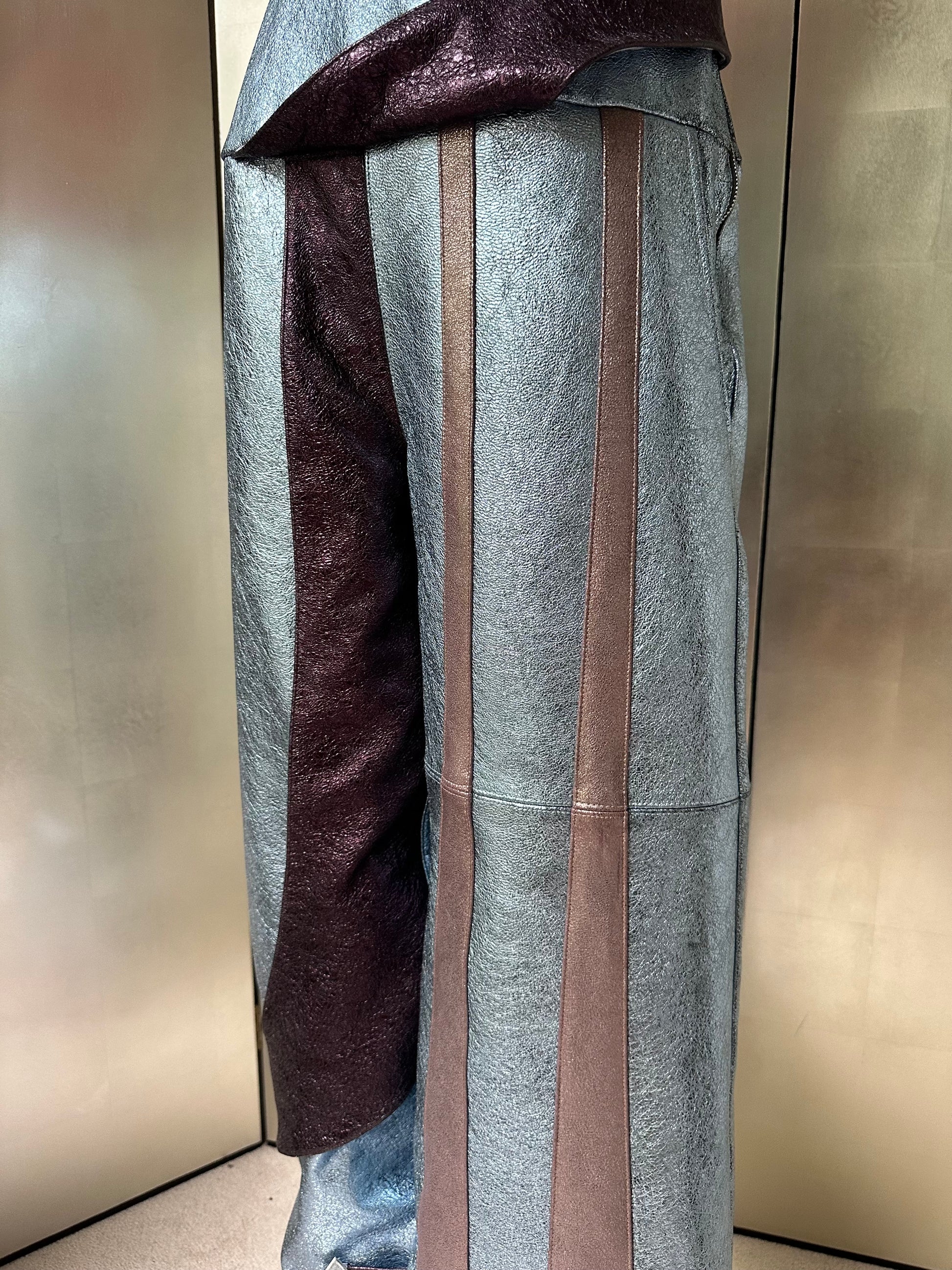 ORION VEIL(MEN) ：Asymmetric Metallic Leather Hybrid Trousers