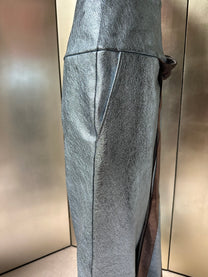 ORION VEIL(WOMEN) ：Asymmetric Metallic Leather Hybrid Trousers
